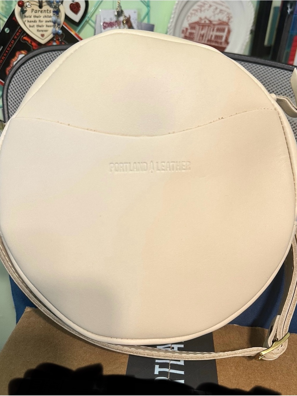 Portland Leather large circle in Bone